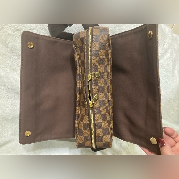 SOLD! Authentic Louis Vuitton
Damier Ebene Naviglio Messenger - Picture 12 of 17